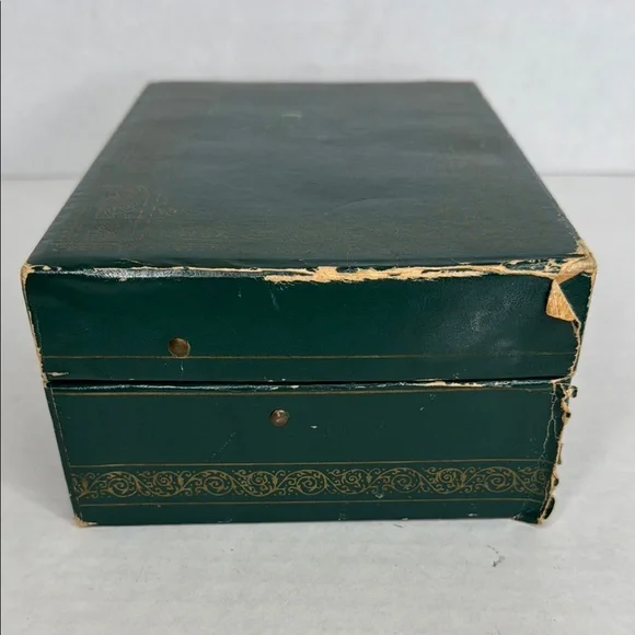 Vintage Green Jewelry Box with Gold Accents with Key - Picture 6 of 9